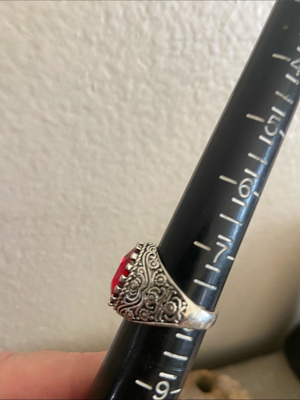 5/$10❤️❤️❤️NEW Ornate Design Faceted Red Acrylic Cabochon Ring - Picture 3 of 6